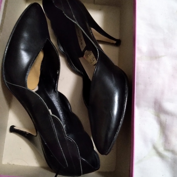 Shoes - Picture 2 of 7